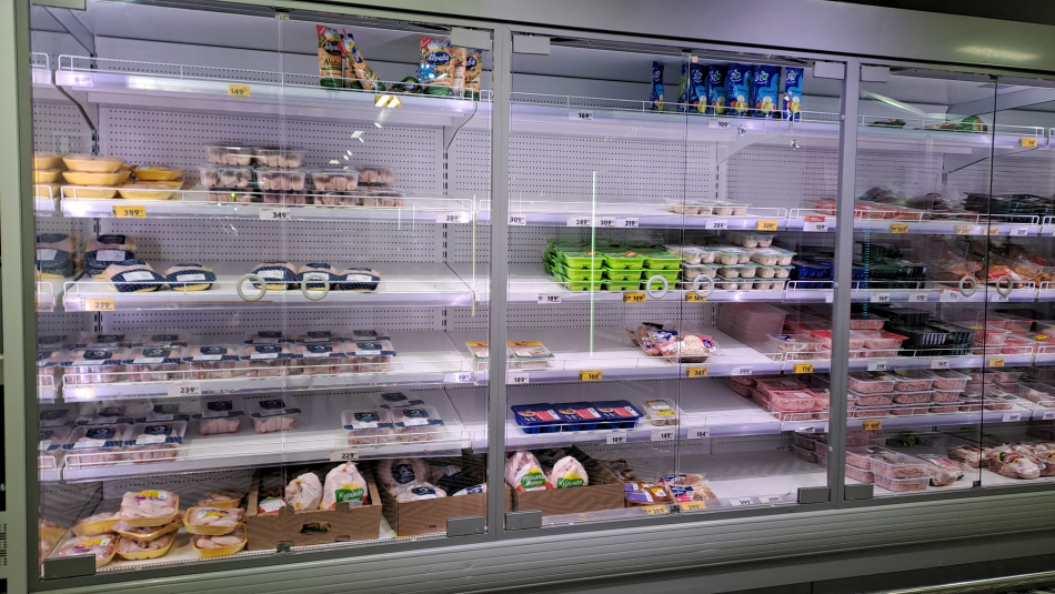 Молодой иностранец наладил бизнес на кражах продуктов из супермаркета на Парашютной